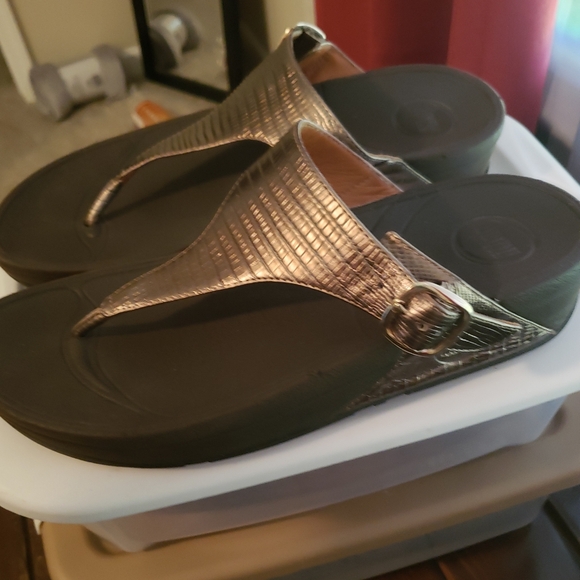 Fit Flops Bronze Thong Sandals Size 8 - Picture 2 of 7